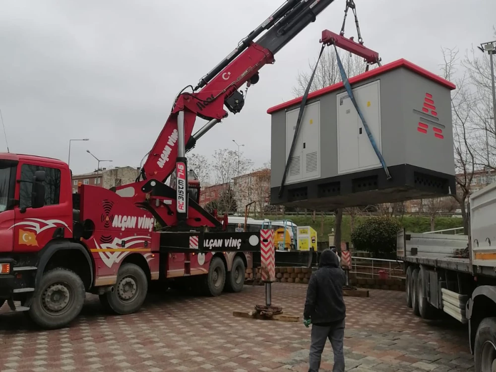 100 tonluk vinç